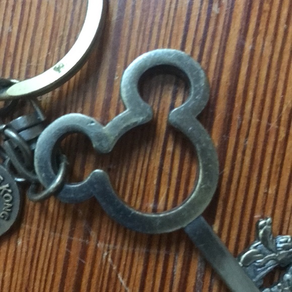 Disney brass key chain - Picture 5 of 6